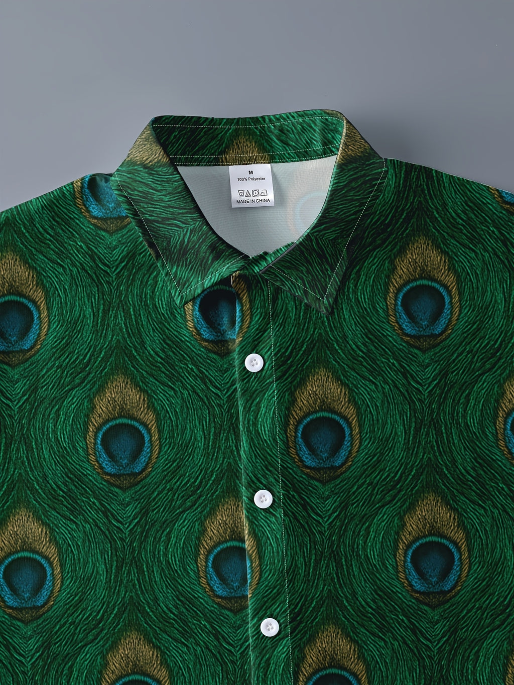 Peacock Feather Men'S Shirt, Retro Bohemian Style Short Sleeve, Covered with Peacock Tail Feathers And "Eye-Shaped Spots" Pattern, Rich Colors with Tropical Vibe, Perfect for Vacation And Casual Wear, Showcasing Unique Fashion Sense