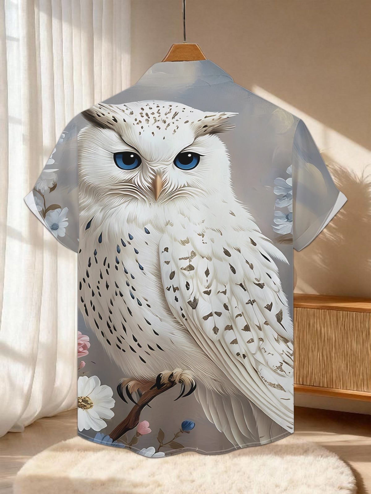This New Men'S Casual Short-Sleeve Shirt Features a White Feather Dot Pattern And a Blue-Eyed Owl Among Blooming Flowers, Perfect for Festive Gatherings And Commuting. It'S a Versatile And Easy-Going Top Made from Machine-Washable Polyester Fabric W