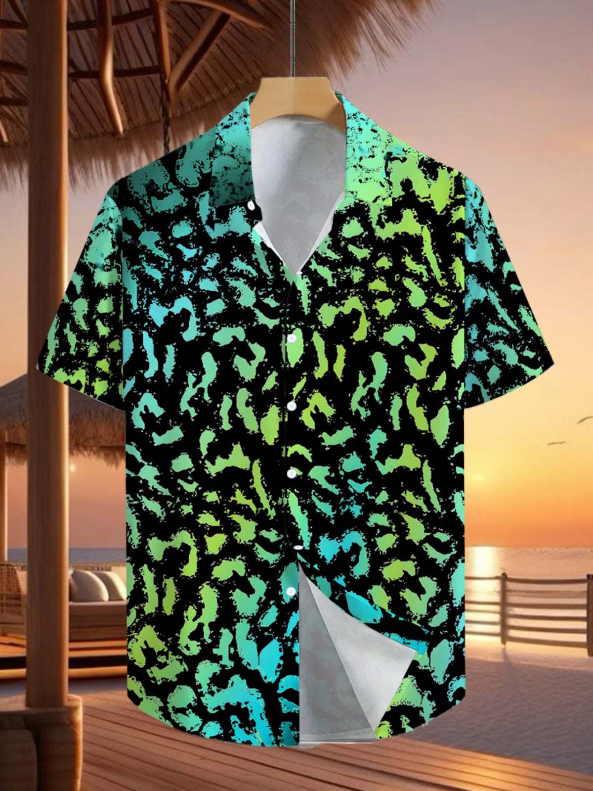 Tropical Hawaiian Style Green And Black Patterned Men'S Casual Shirt - Short-Sleeved with Button Design, Suitable for Outdoor And Casual Wear in Summer