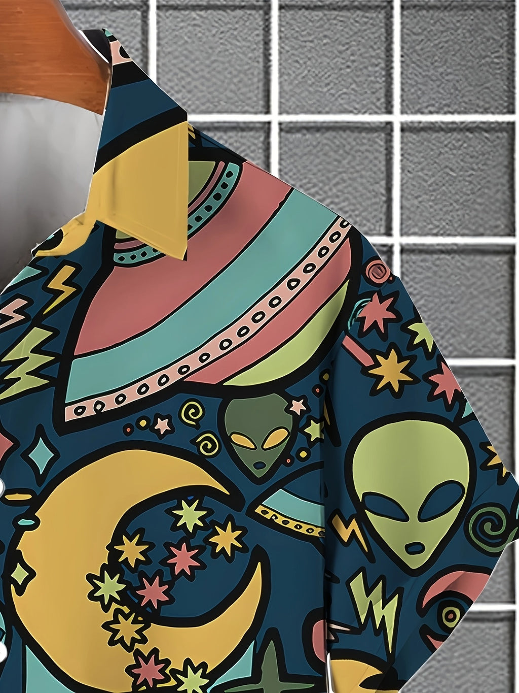 Men's Summer Casual Planet Alien Print Shirt - Breathable, Short Sleeve, Hawaiian Style, Summer Outdoor Vacation, Breathable Tropical Beach Short Sleeve, Lapel Button-Up Casual Shirt, Suitable for Summer Vacation