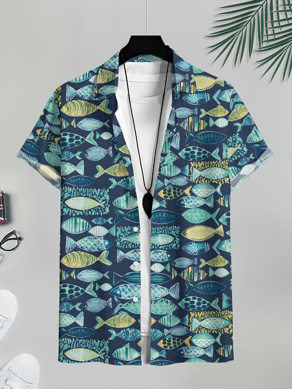 New Men's Beach Style Short-Sleeve Shirt with Colorful Fish School Print, Casual and Comfortable, Lightweight Short-Sleeve Button-Up Shirt, Breathable Material, Casual Lapel Style