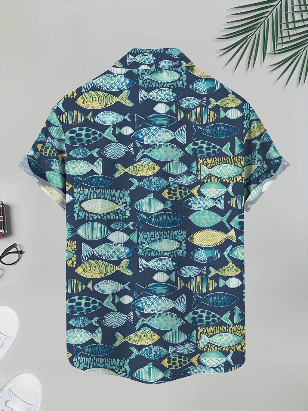 New Men's Beach Style Short-Sleeve Shirt with Colorful Fish School Print, Casual and Comfortable, Lightweight Short-Sleeve Button-Up Shirt, Breathable Material, Casual Lapel Style