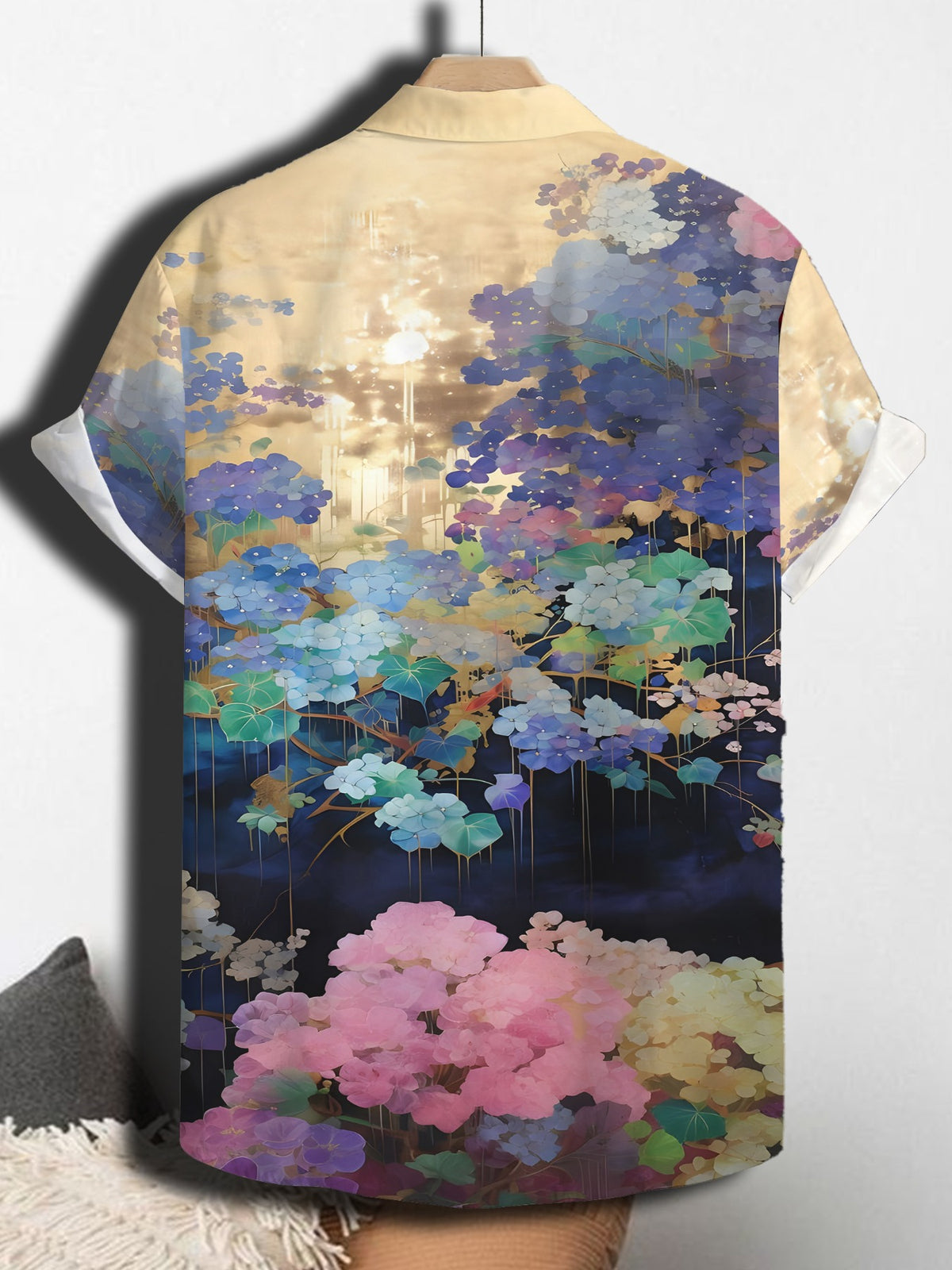 Fashionable Hawaiian Men's Casual Shirt with Floral Pattern, Regular Fit Lapel Collar, Front Button Closure, Outdoor Travel Apparel